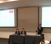 Prof. Fok Tai-fai (far right), Pro-Vice-Chancellor, CUHK, welcomes participants to the IEAA-APAIE Symposium on “Internationalisation of Higher Education in the Asia-Pacific”.